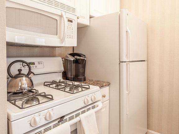 5th image of 210 E 65th St APT 9G