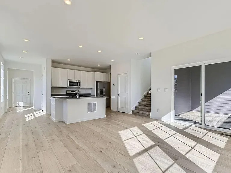 8982 Wintertide Ct — Photo 4