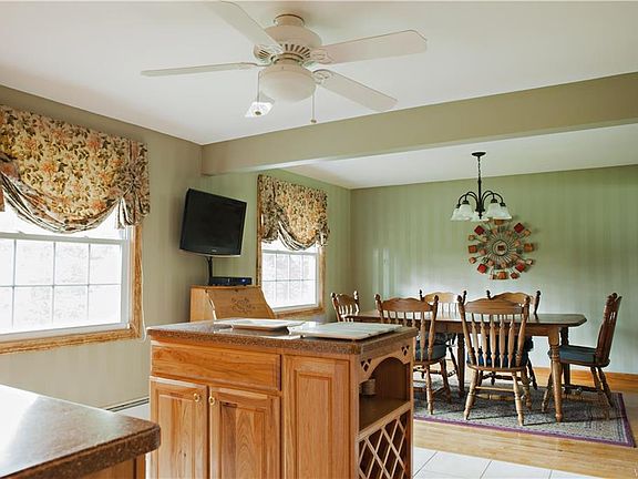 4th image of 8051 Centre Ln