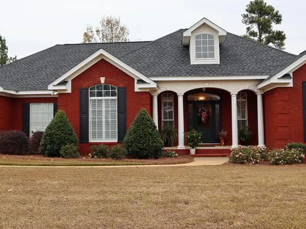 703 Holly Ln, Headland, AL 36345