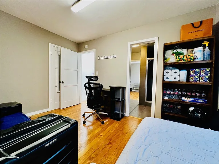 913 W 21st — Photo 29