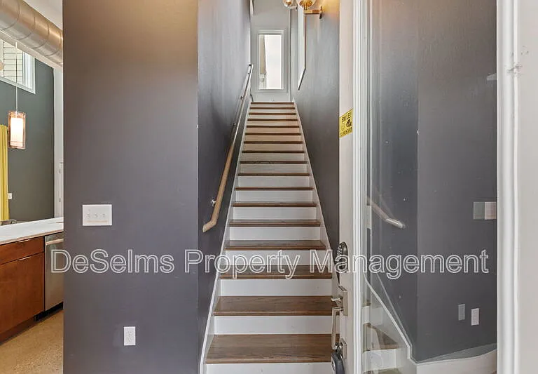 807 13th Ave S — Photo 5