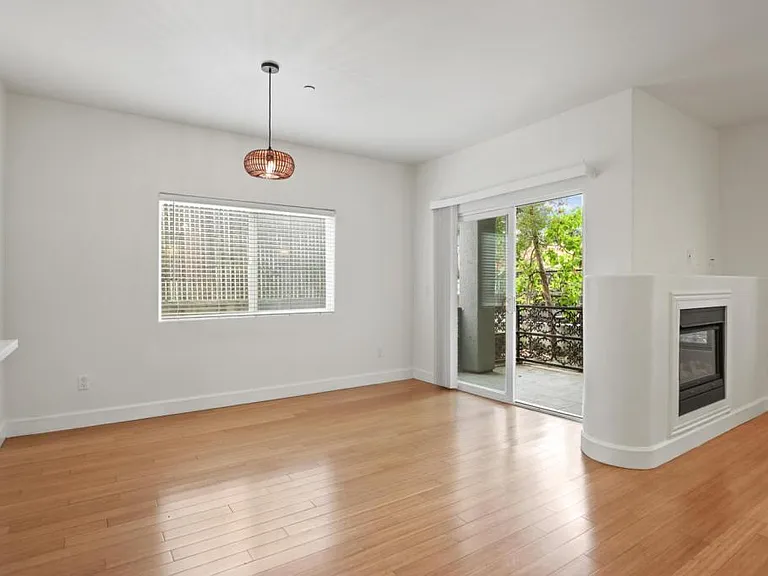 1433 Federal Ave #101 — Photo 6