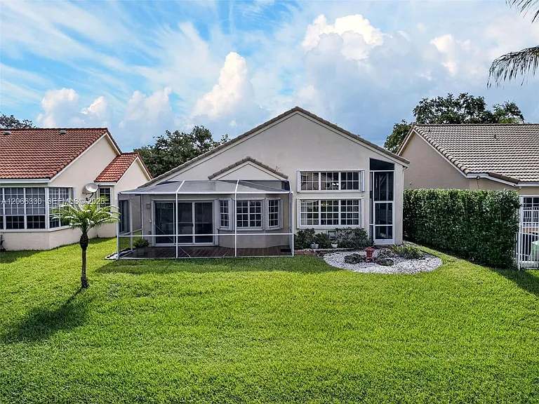 1520 Seabay Rd — Photo 112