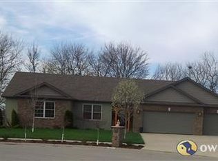 1805 Turtle Creek Dr, Chatham, IL 62629