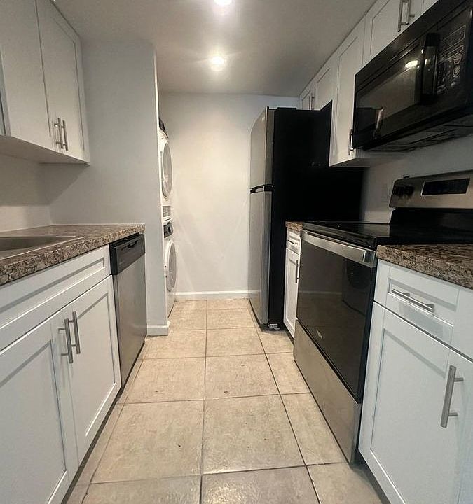 1st image of 10206 Twin Lakes Dr