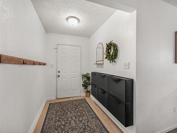 6th image of 651 N Laverne Ave