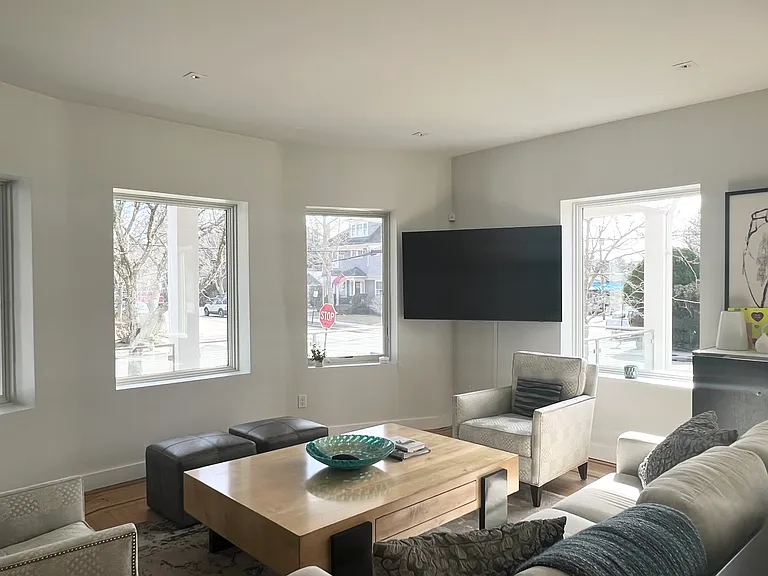 168 Elmgrove Ave #1 — Photo 3