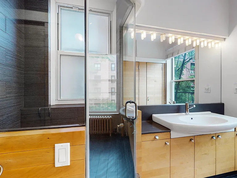23 King St #8 — Photo 9