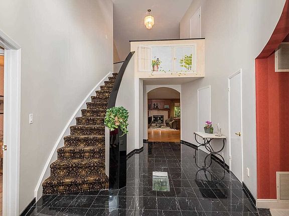 5th image of 6 Doral Dr