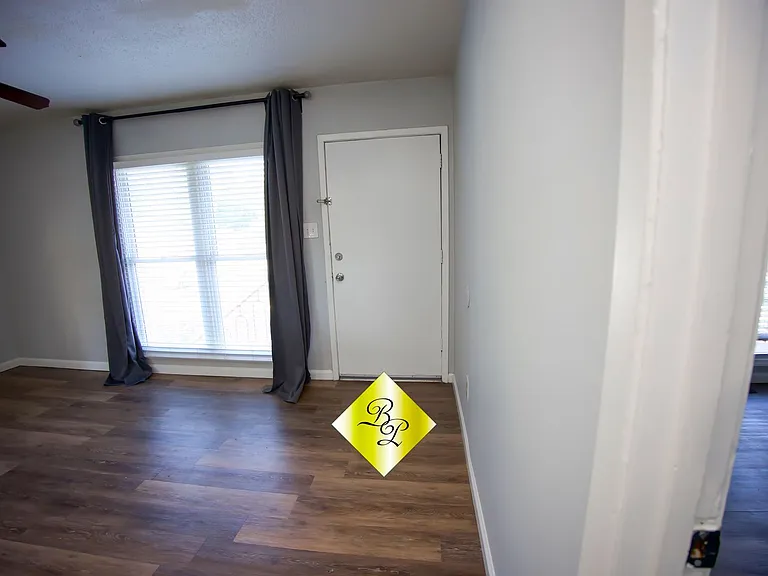 33 N Rembert — Photo 3