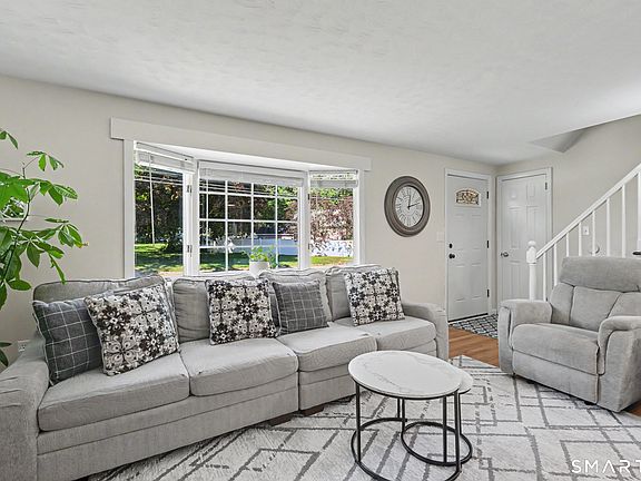 5th image of 26 Glenwood Street