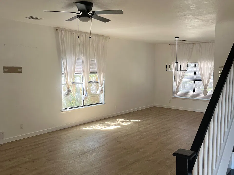 21611 Longwood