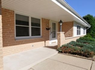 914 Lowell Dr, Waukesha, WI 53186