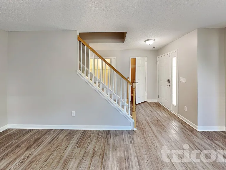 3912 Farlow Rd — Photo 2