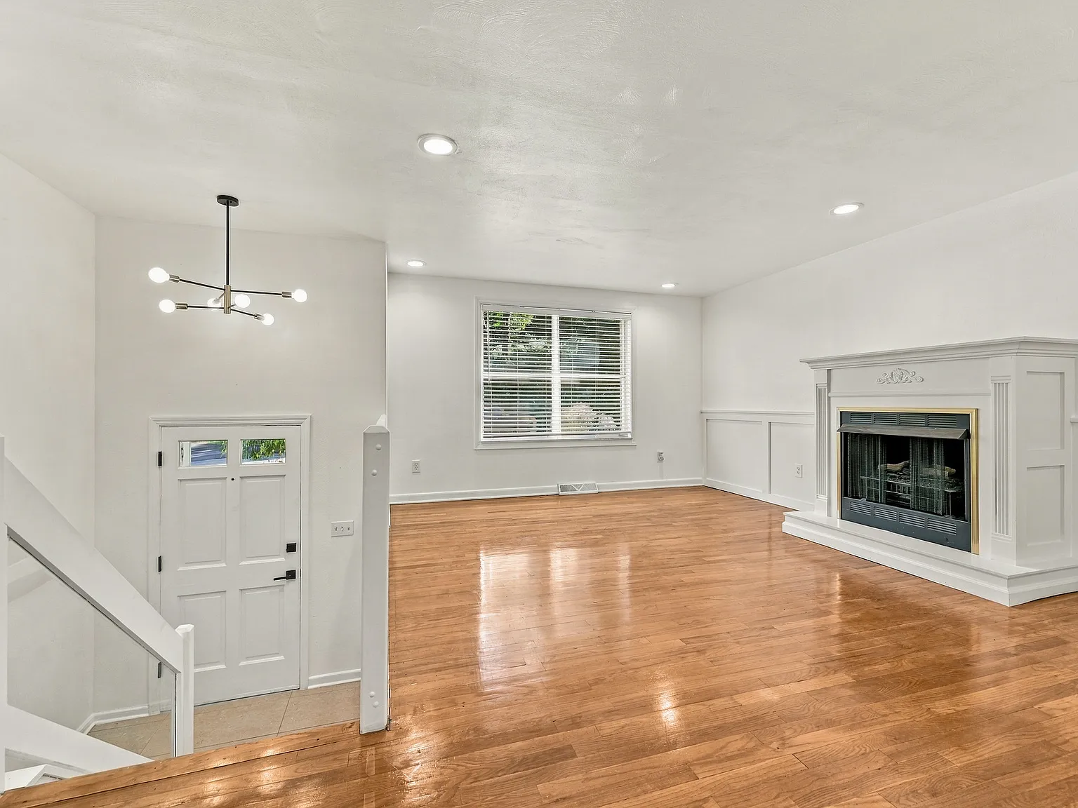 3 bed, 1821 sqft, $2,600 — Photo 4