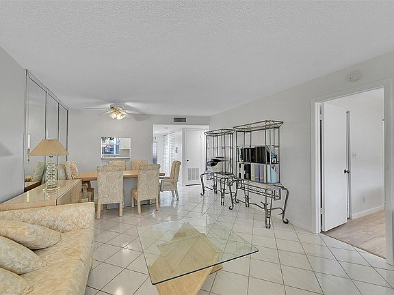 5th image of 9480 Sunrise Lakes Boulevard #111