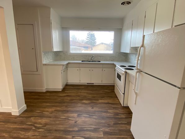 204 Broad Bay, Winnipeg, MB R2G 0P9