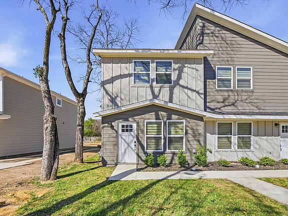 3rd image of 931 & 933 River Rd