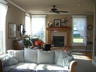 3rd image of 4601 Hallbrook Dr