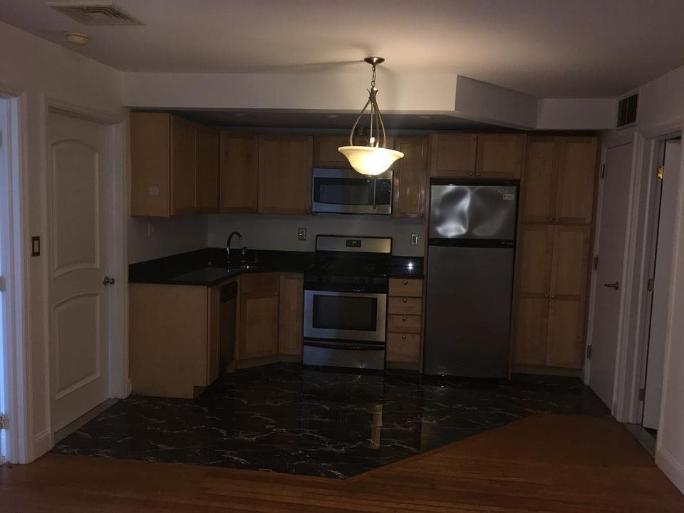 1st image of 10465 Roosevelt Ave APT 3R