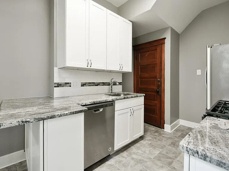 3124 Cass St — Photo 5