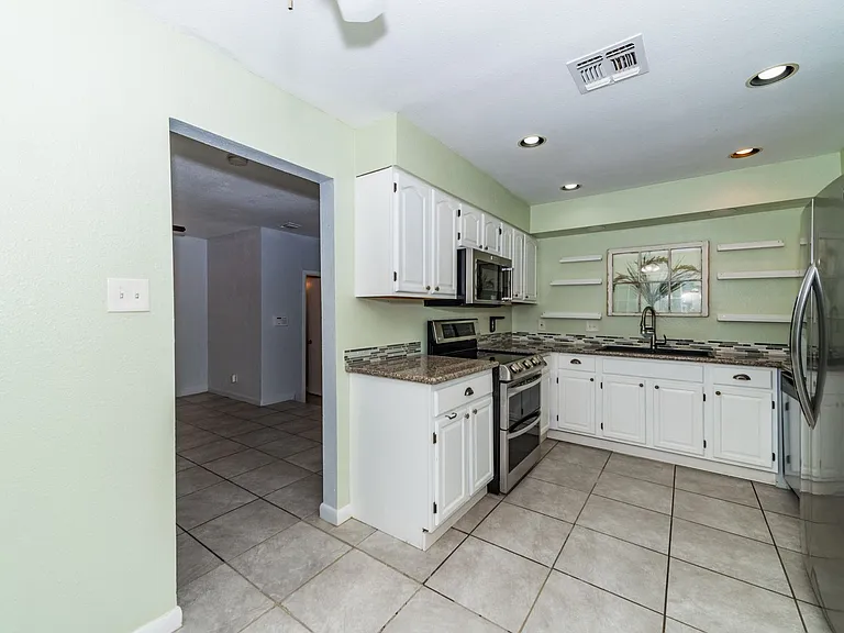 8110 Scottshill — Photo 8