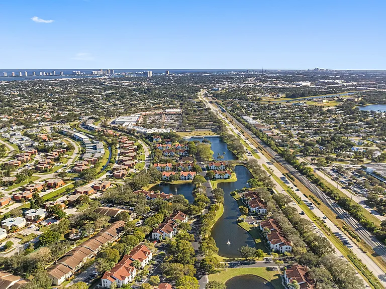 Avana Palm Beach Gardens — Photo 28