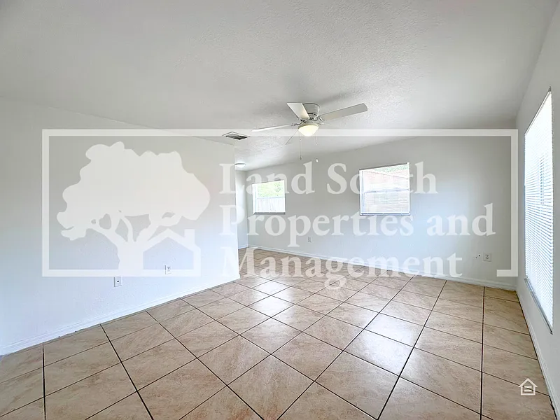 2 bed, 1.0 bath, 855 sqft, $1,295 — Photo 3