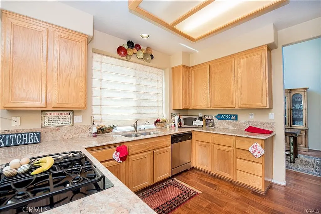 4 bed, 2330 sqft, $3,850 — Photo 4