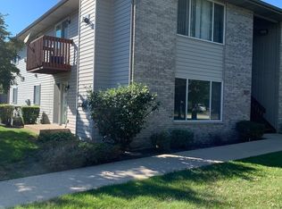 500 Westwood Ct APT A, Crystal Lake, IL 60014