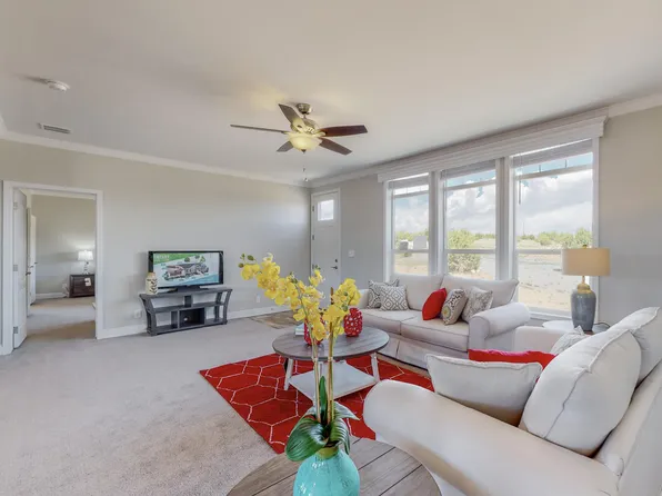 9 Eagle Dr, Moriarty, NM 87035