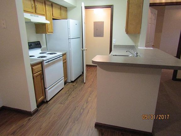 kitchen / laundry