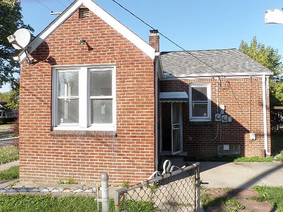 3rd image of 19304 Elkhart St