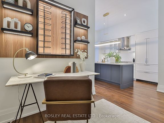 4th image of 25 Malcolm Rd #Townhouse 105