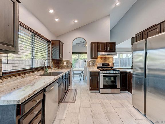 5th image of 8065 El Extenso Ct