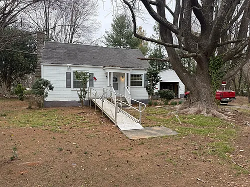 826 W Terrell St Photo 1