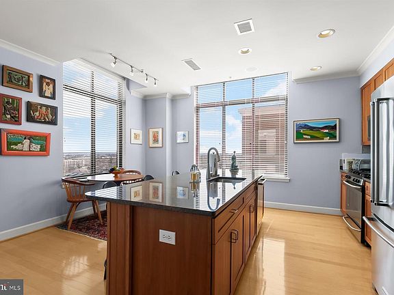 4th image of 1205 Garfield St APT Penthouse 4