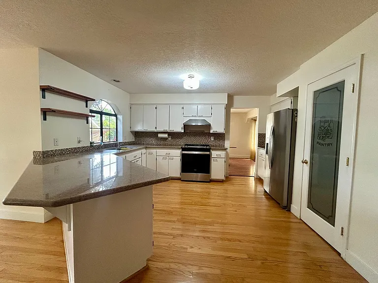 8213 NW 12th Ave — Photo 6