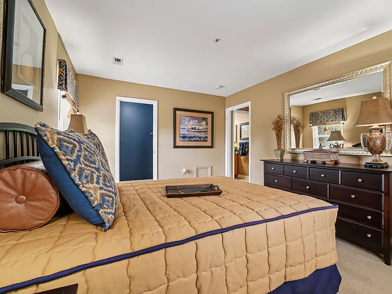 Country Meadows Apartments — Photo 31
