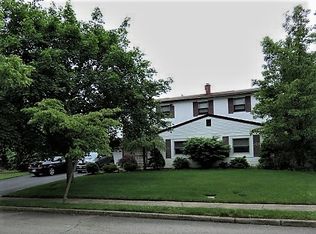2 Duke St, Farmingville, NY 11738