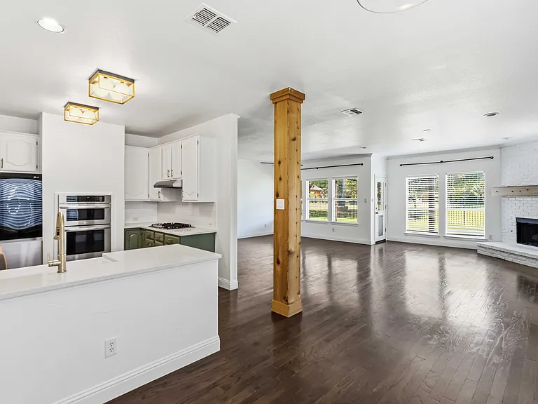 5918 Lafayette Dr — Photo 1