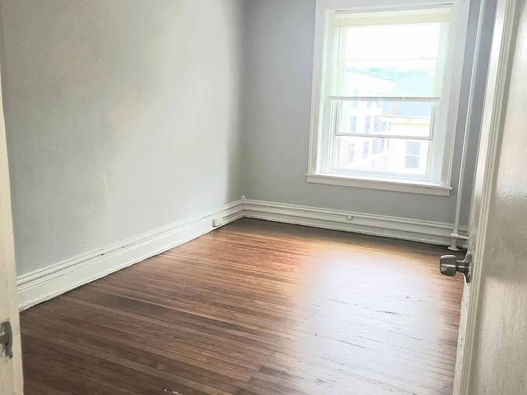 923 W Hamilton St — Photo 9