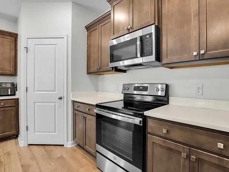 2980 Kingswood Dr — Photo 16