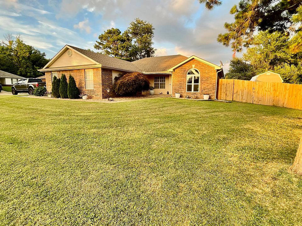 1st image of 534 Evergreen Cir