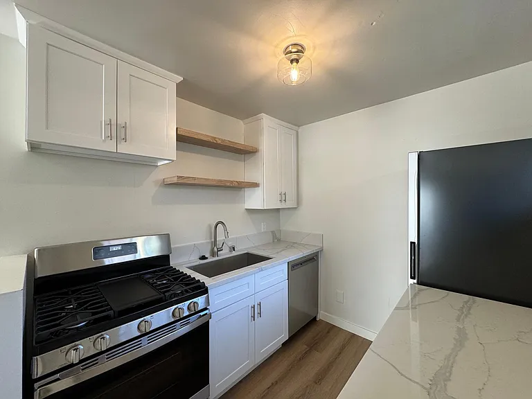 515 Santa Clara Ave — Photo 6