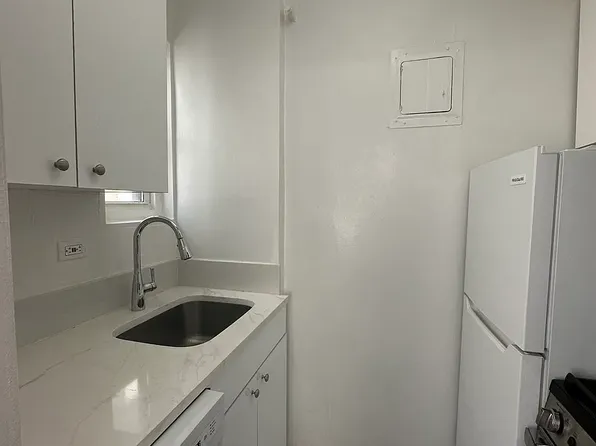 225 East 46th Street image 5 of 12