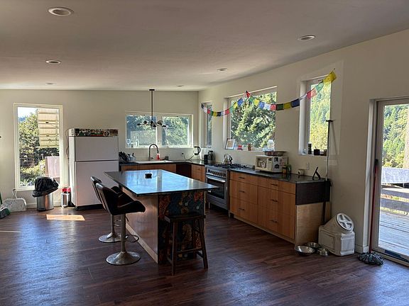 3rd image of 77320 Usal Rd