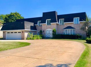 16W623 87th St, Burr Ridge, IL 60527