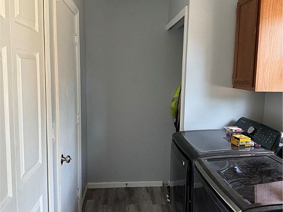 5th image of 301 W Quail Roost Dr